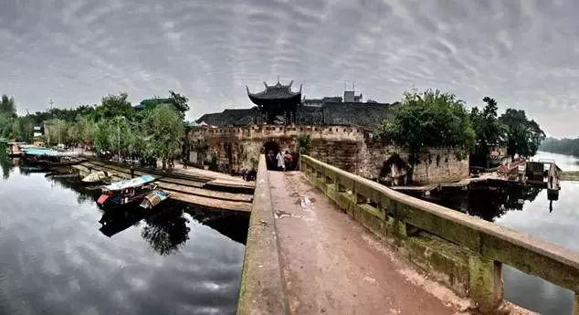 暗恋一个人,本来都放弃了,老师让我和他坐一起,但他有女朋友了,怎么办?感觉他好没分寸-专业问答网站